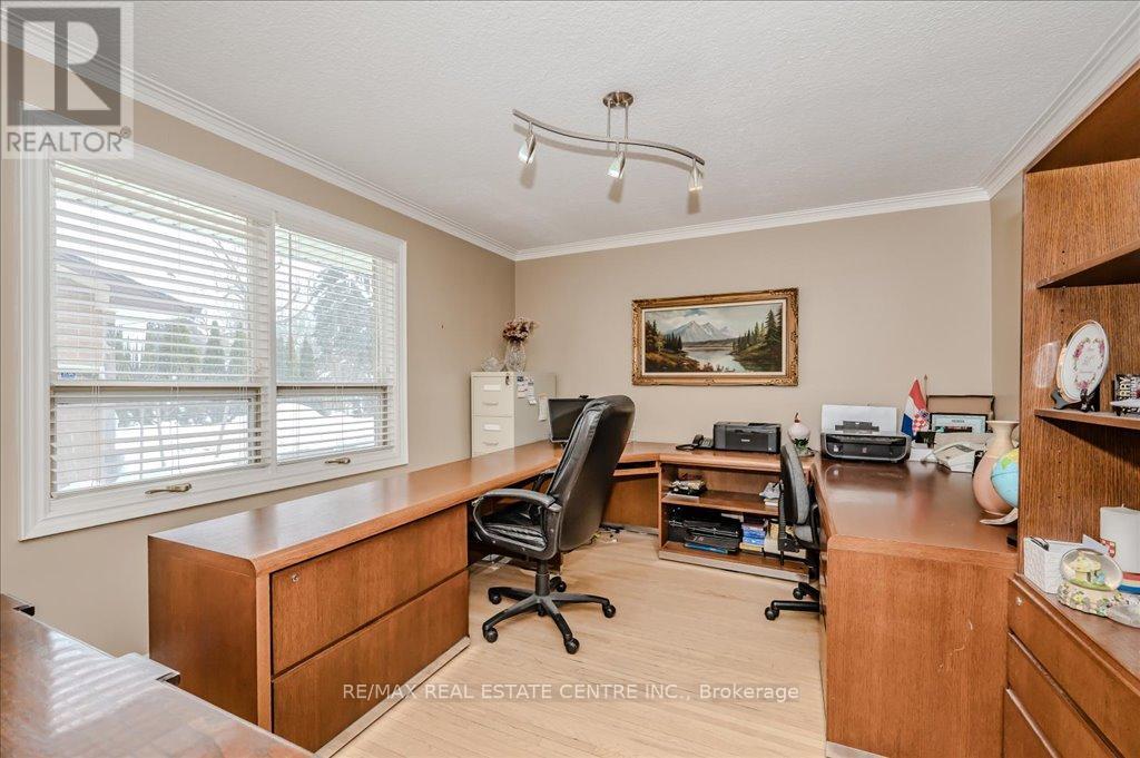2260 Oneida Crescent, Mississauga, Ontario  L5C 1V6 - Photo 20 - W12094005