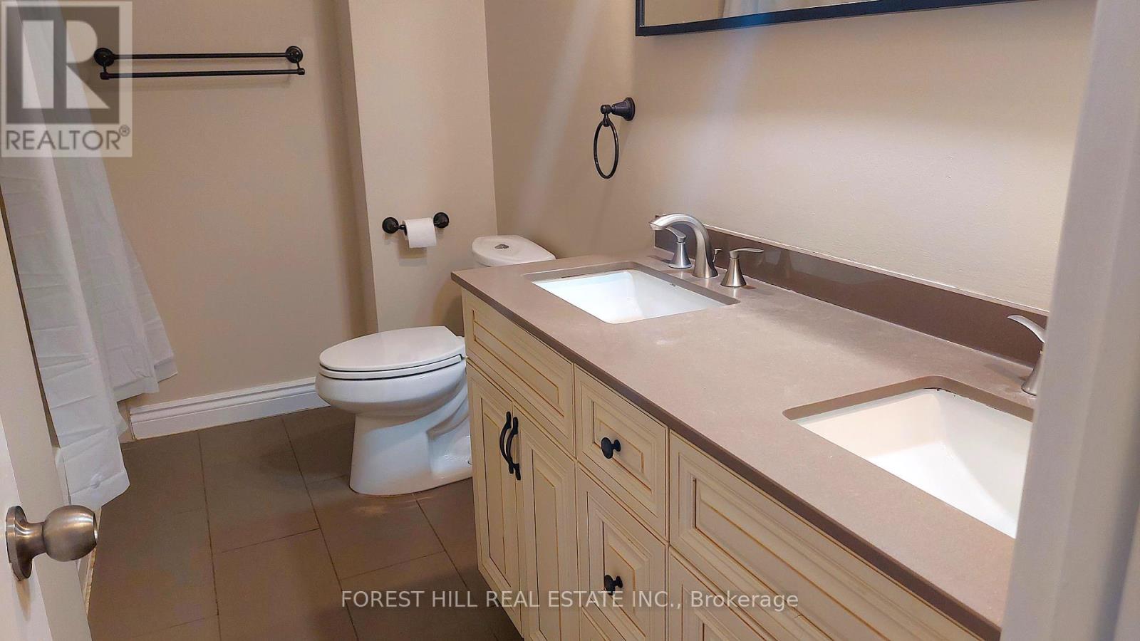 17 Tillplain Road, Toronto, Ontario  M3H 5R1 - Photo 11 - C12103290