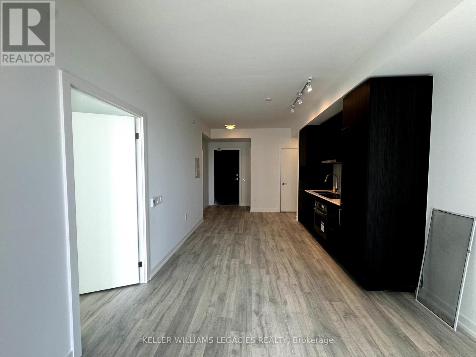 2006 - 7 Golden Lion Heights, Toronto, Ontario  M2M 0C1 - Photo 4 - C12103296