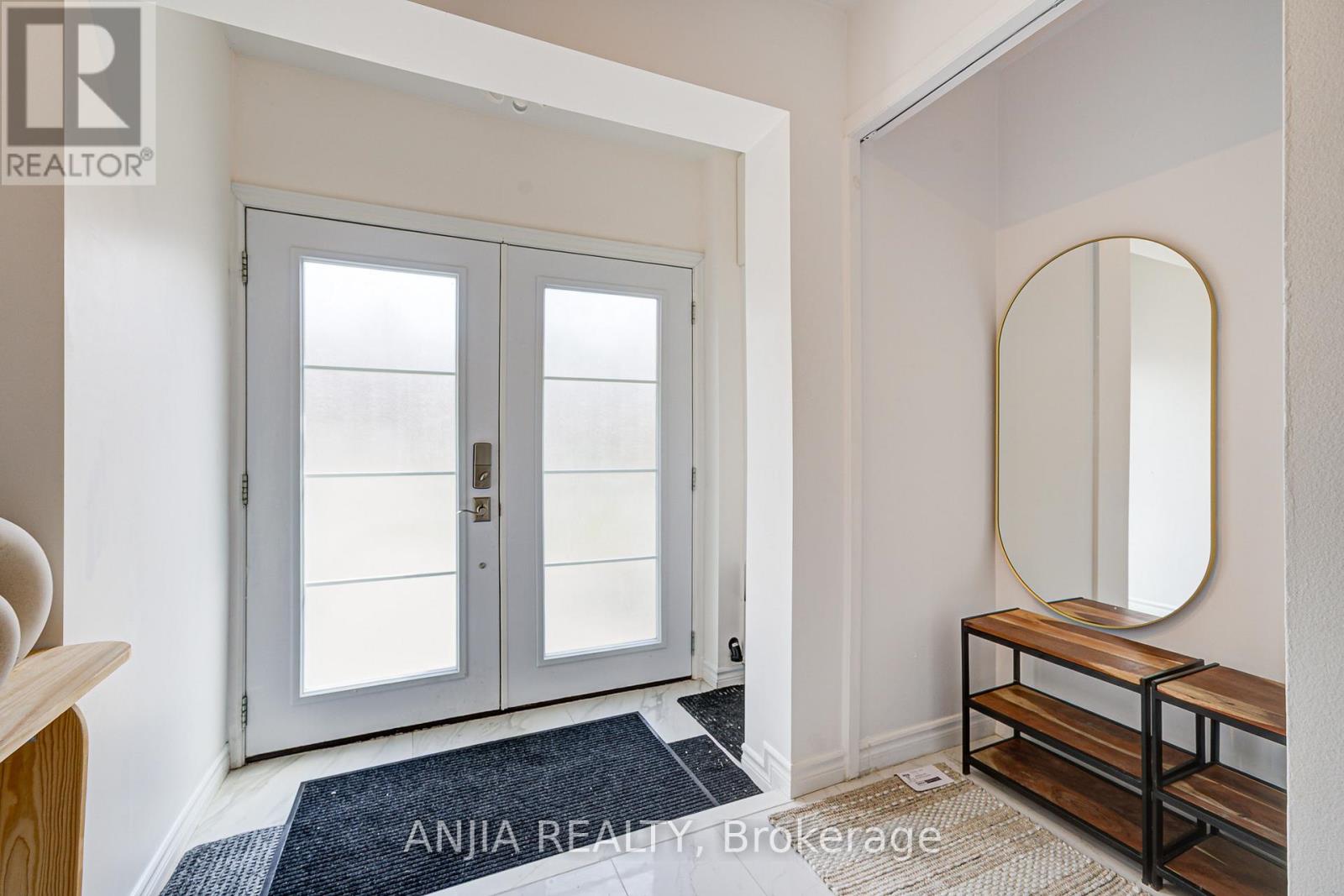 Property at 28 HAVEN HILL SQUARE image 4