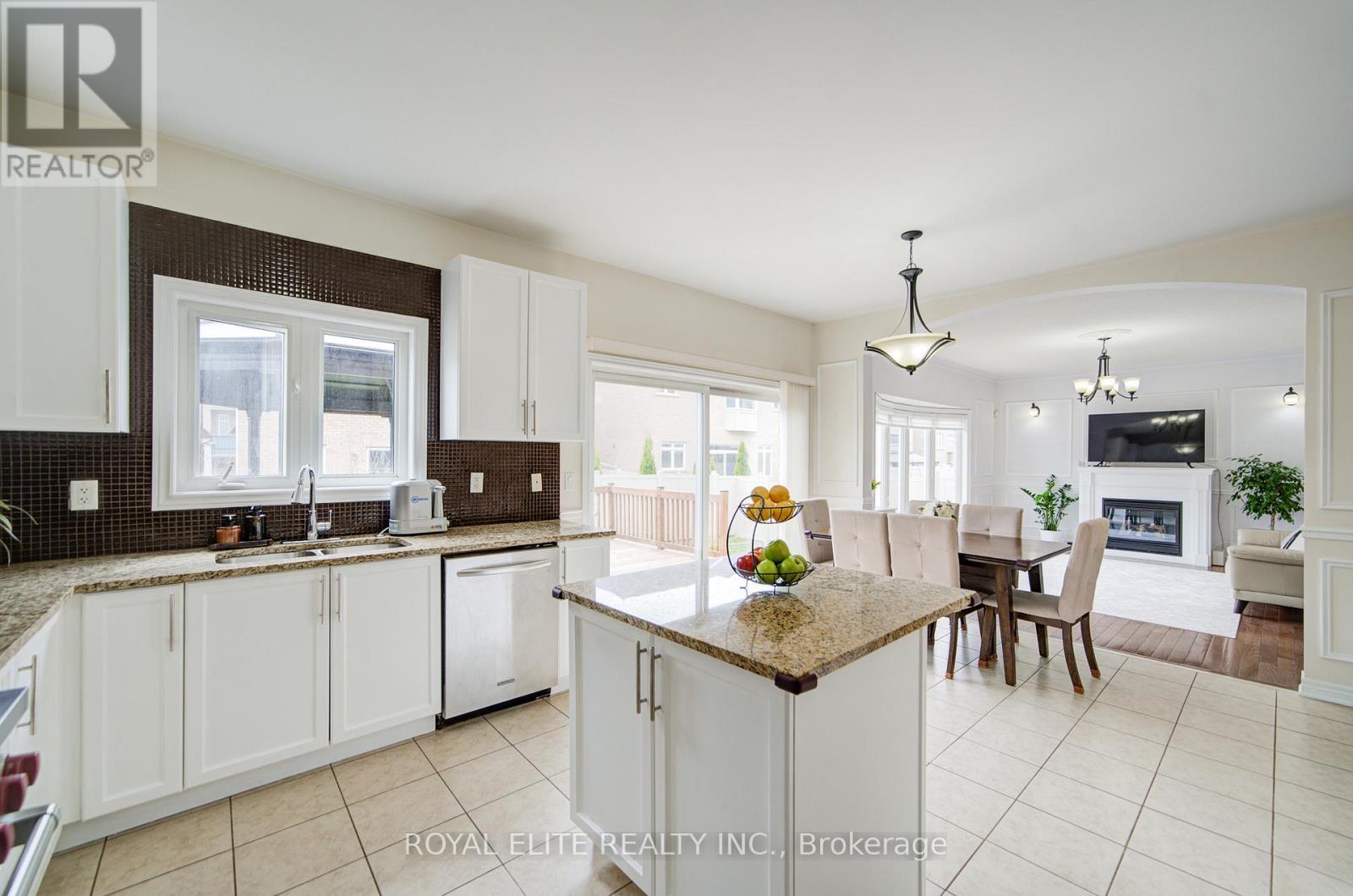 11 Amstel Avenue, Richmond Hill, Ontario  L4E 0P7 - Photo 14 - N12103356