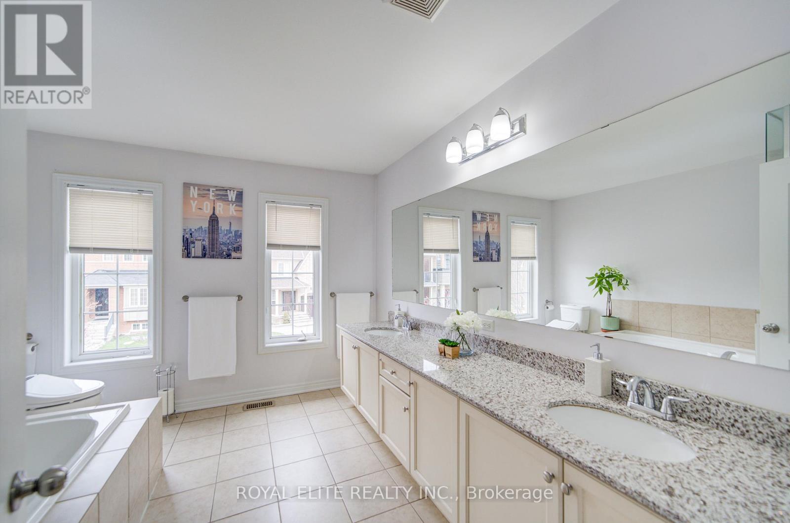 11 Amstel Avenue, Richmond Hill, Ontario  L4E 0P7 - Photo 27 - N12103356