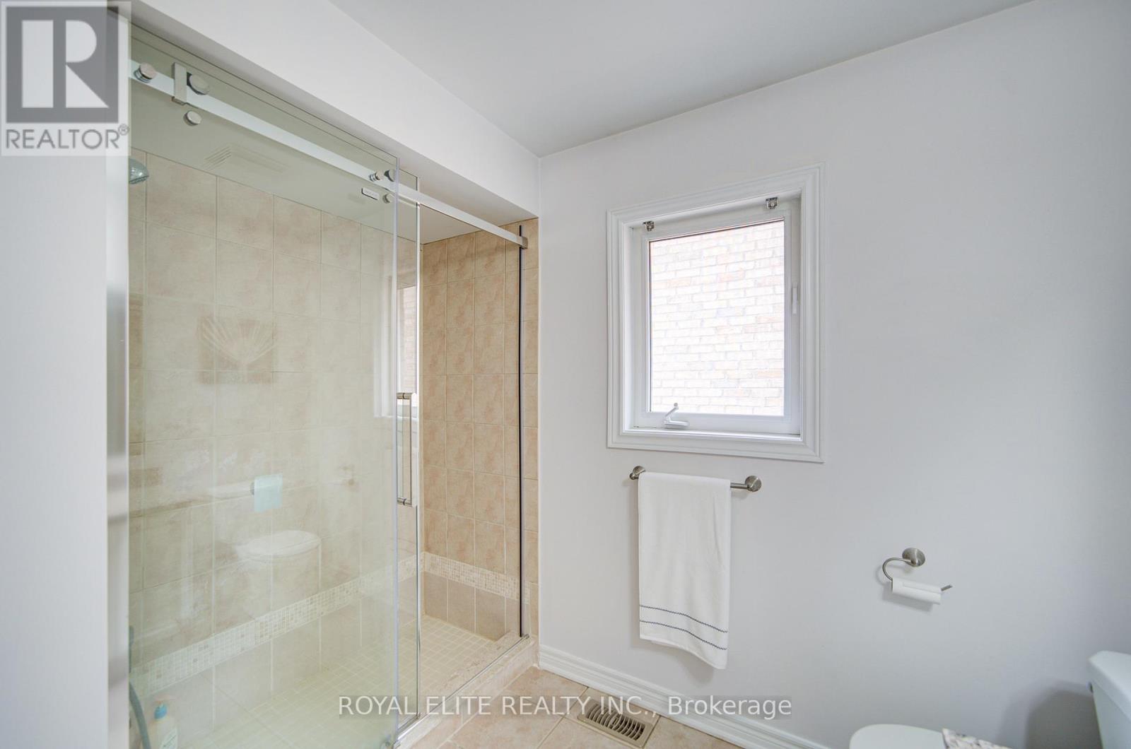 11 Amstel Avenue, Richmond Hill, Ontario  L4E 0P7 - Photo 34 - N12103356