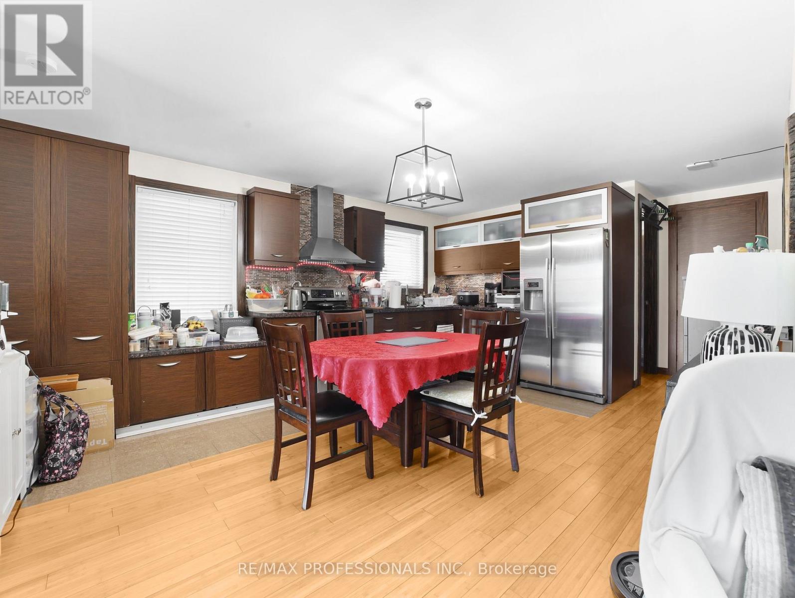 41 Elliott Avenue, Hamilton, Ontario  L8T 2H7 - Photo 4 - X12103324