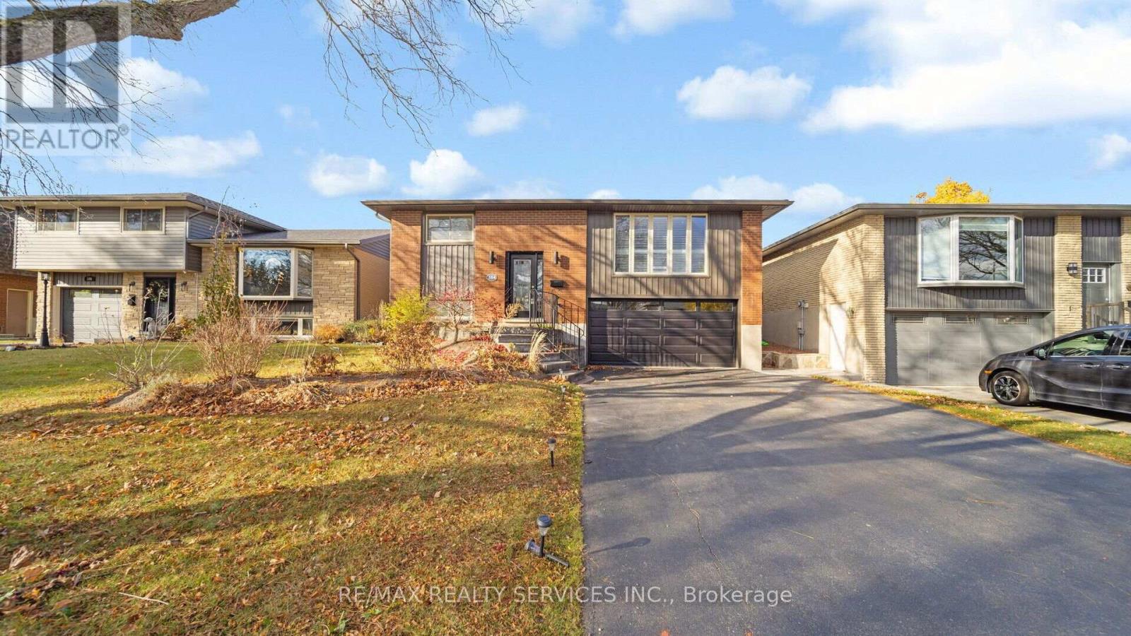 Property at 364 ROSELAWN PLACE SE image 1