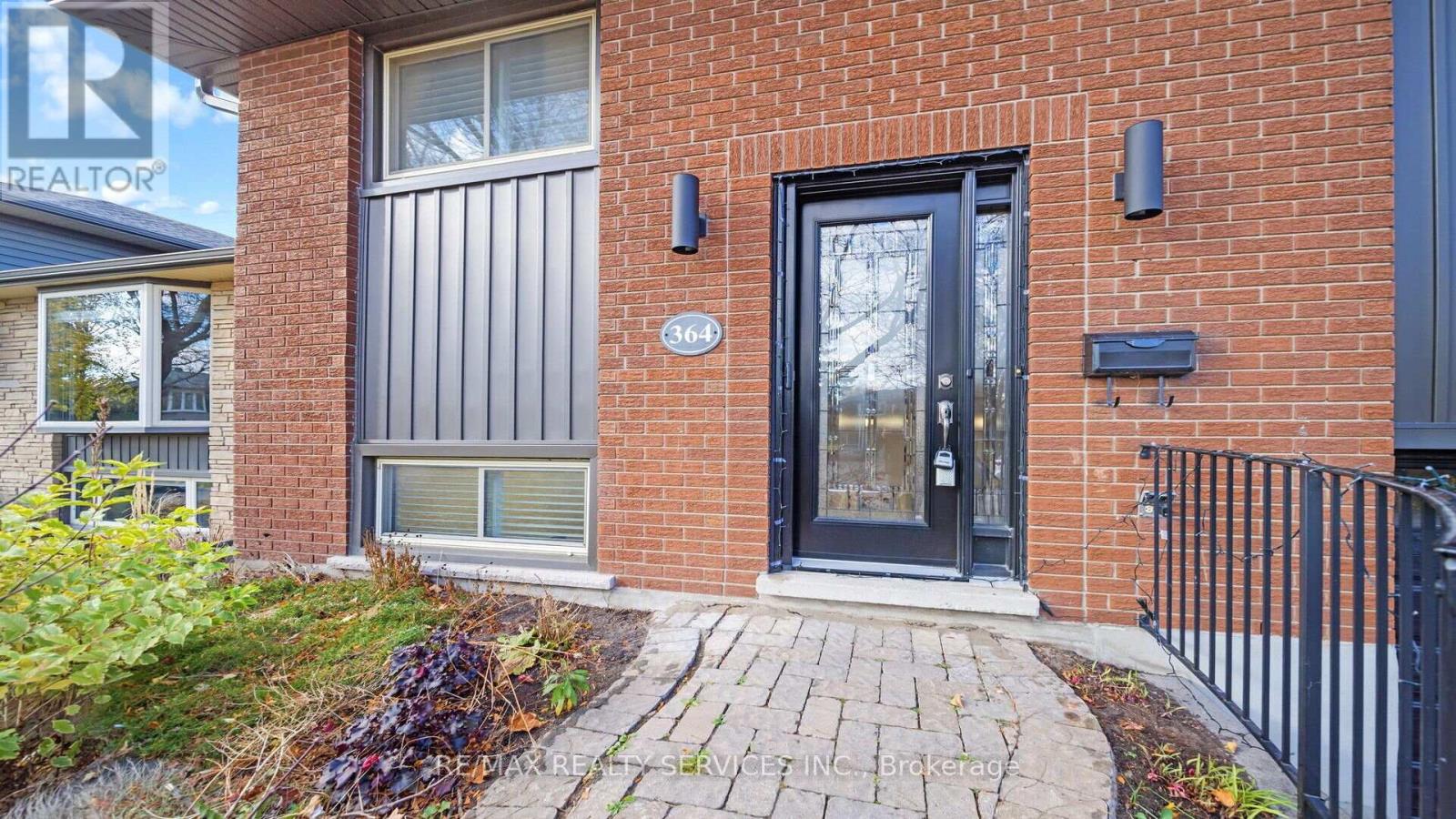 Property at 364 ROSELAWN PLACE SE image 5