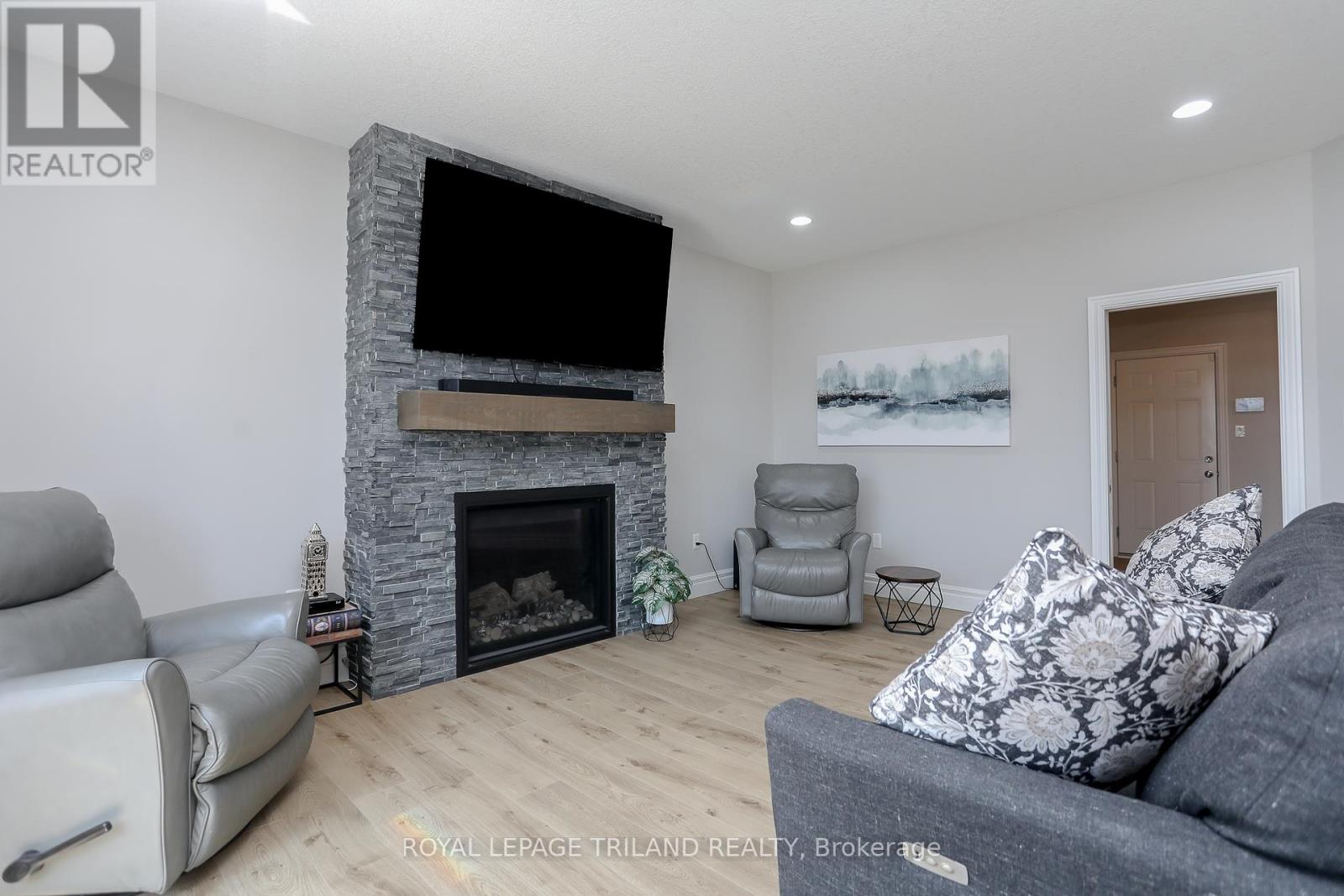 Photo 8 of 50 for 8 Oakmont Street