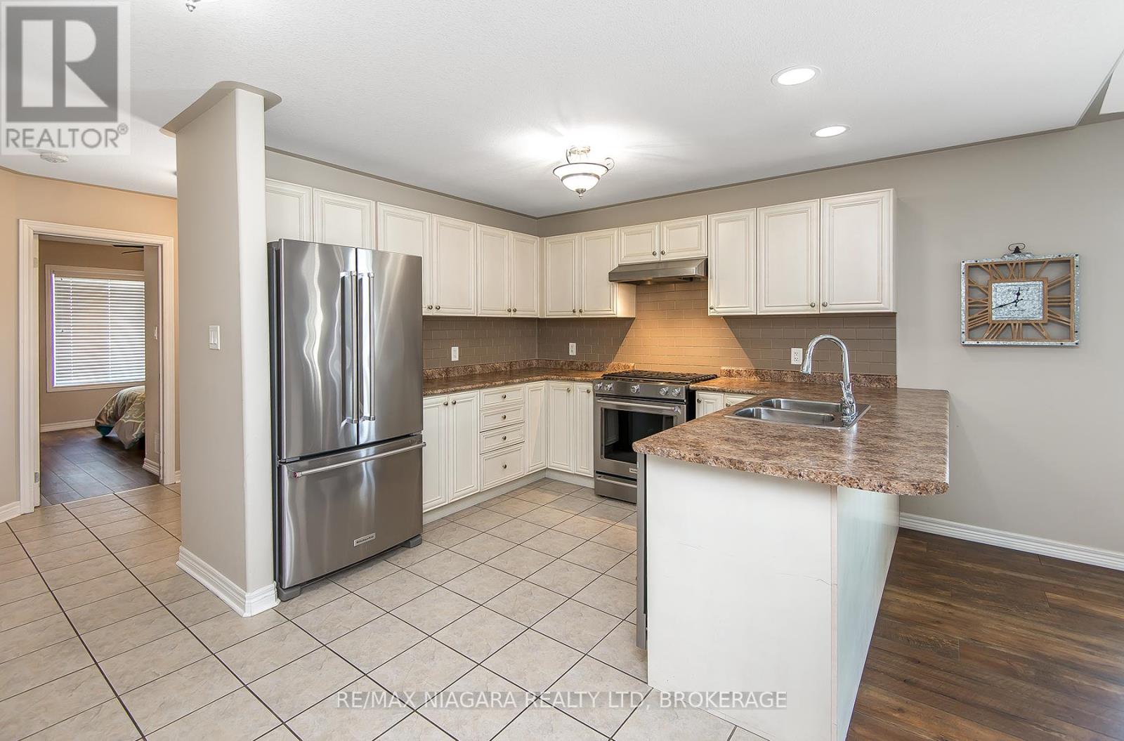 67 Bridgewater Court, Welland, Ontario  L3C 7M6 - Photo 14 - X12103375