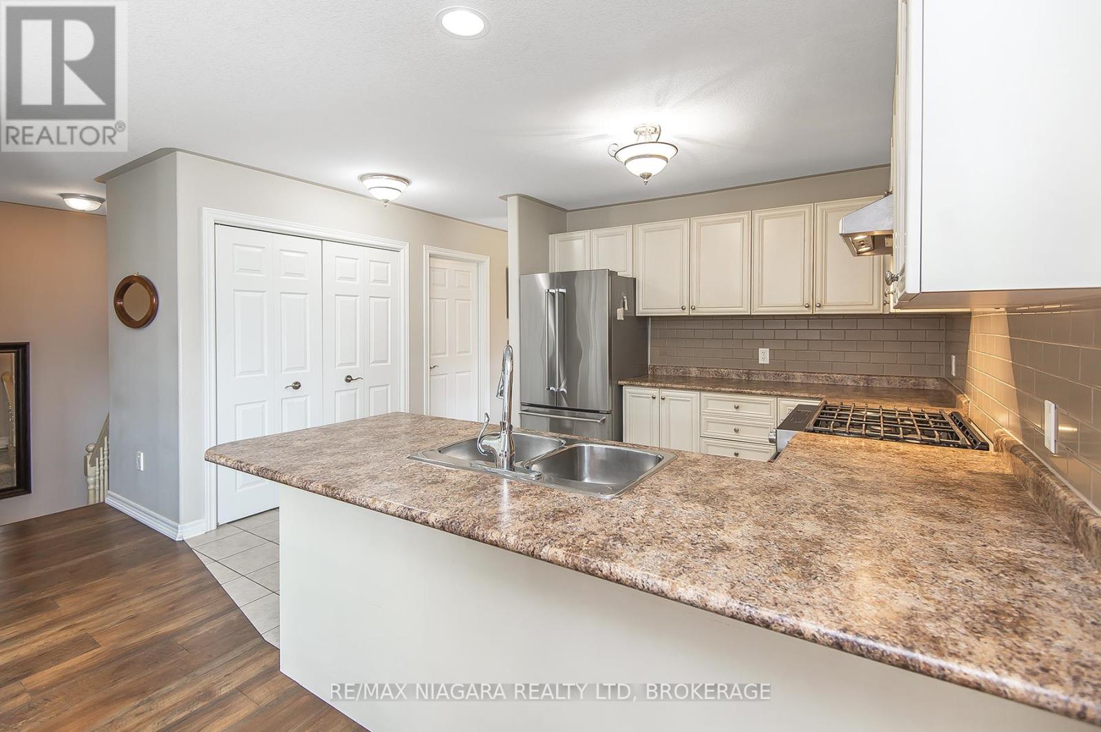 67 Bridgewater Court, Welland, Ontario  L3C 7M6 - Photo 16 - X12103375