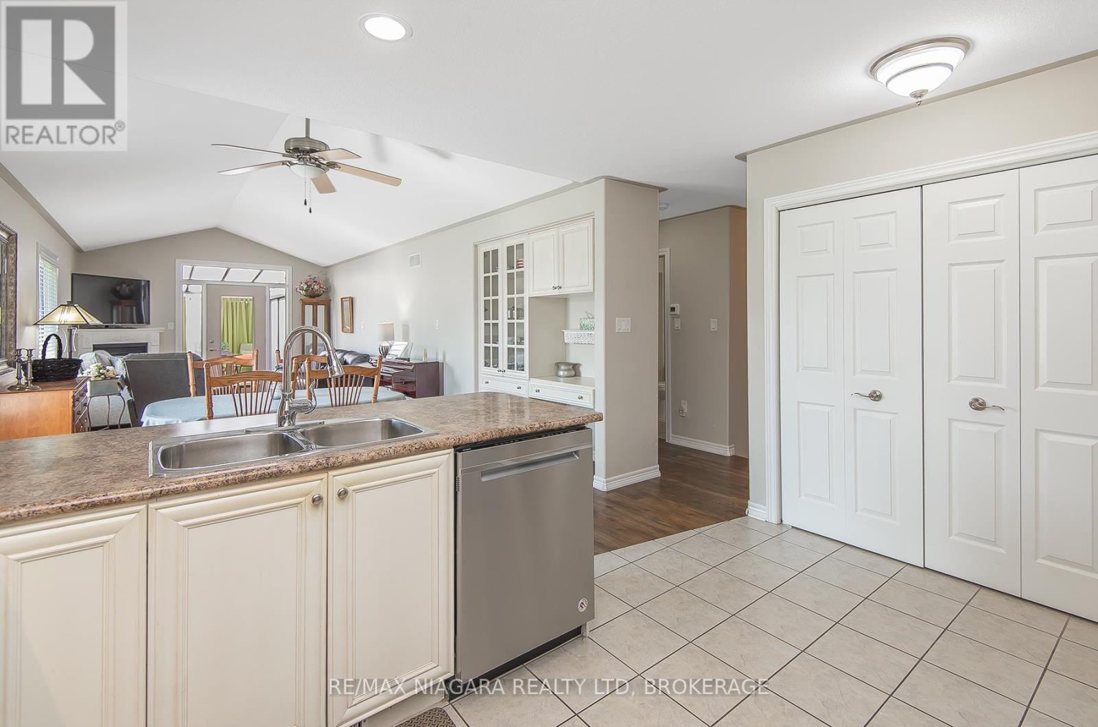 67 Bridgewater Court, Welland, Ontario  L3C 7M6 - Photo 17 - X12103375