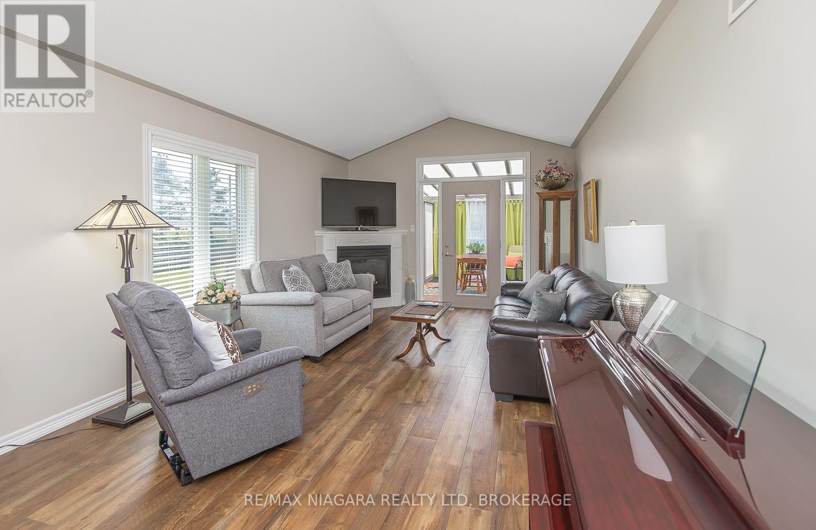 67 Bridgewater Court, Welland, Ontario  L3C 7M6 - Photo 20 - X12103375