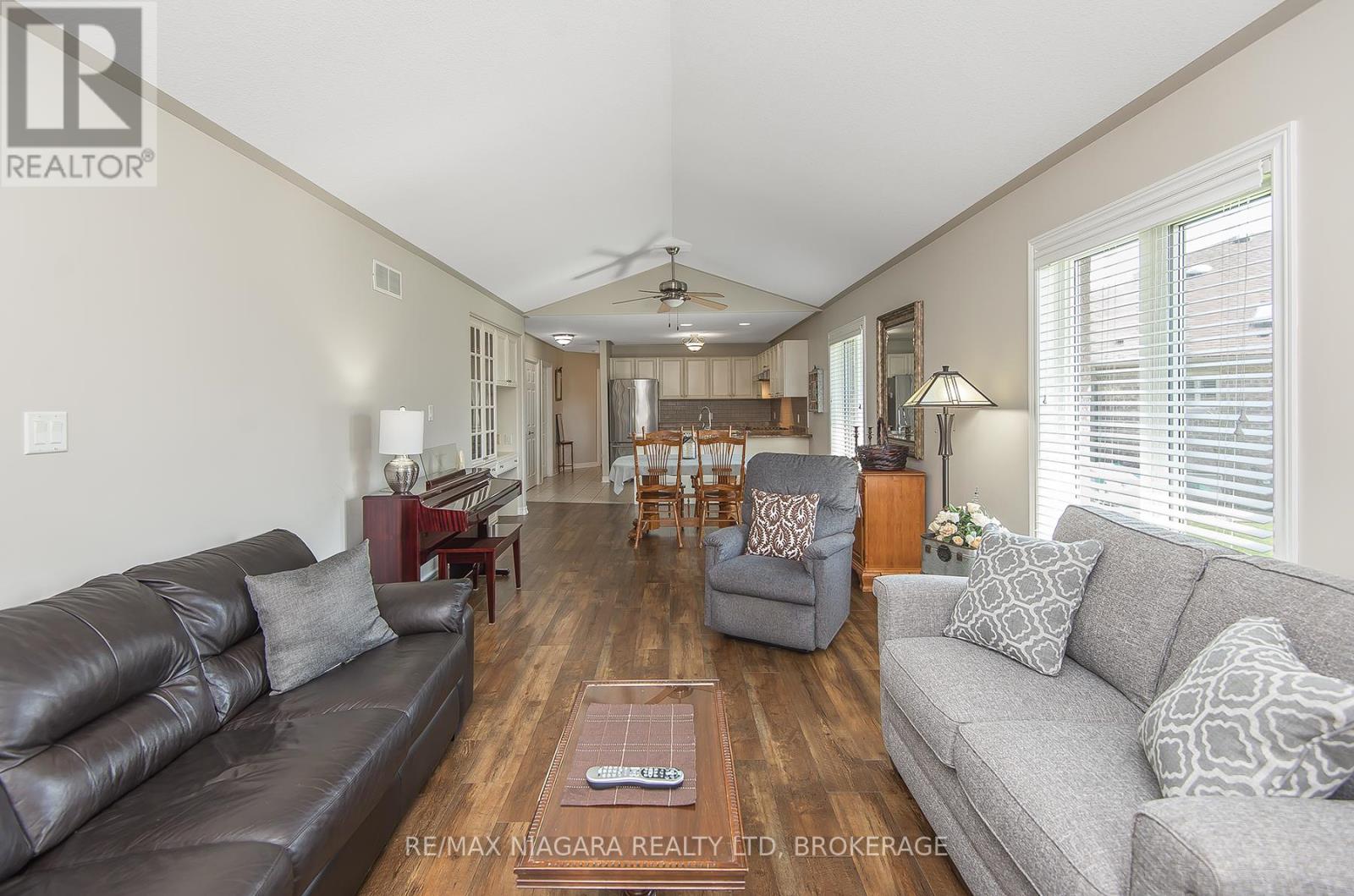 67 Bridgewater Court, Welland, Ontario  L3C 7M6 - Photo 21 - X12103375