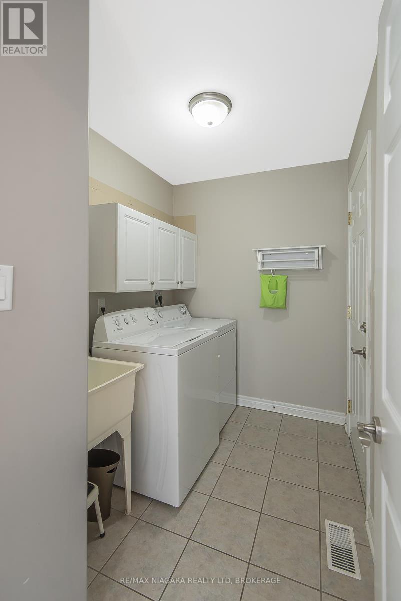 67 Bridgewater Court, Welland, Ontario  L3C 7M6 - Photo 26 - X12103375