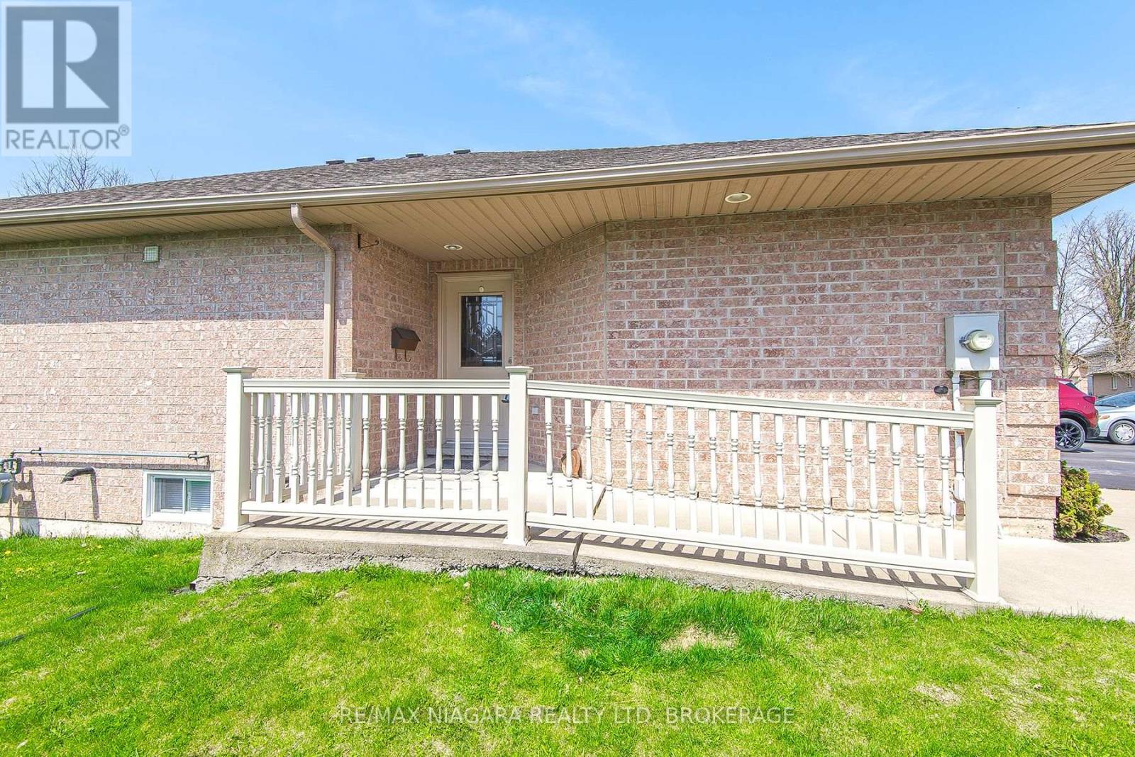 67 Bridgewater Court, Welland, Ontario  L3C 7M6 - Photo 6 - X12103375