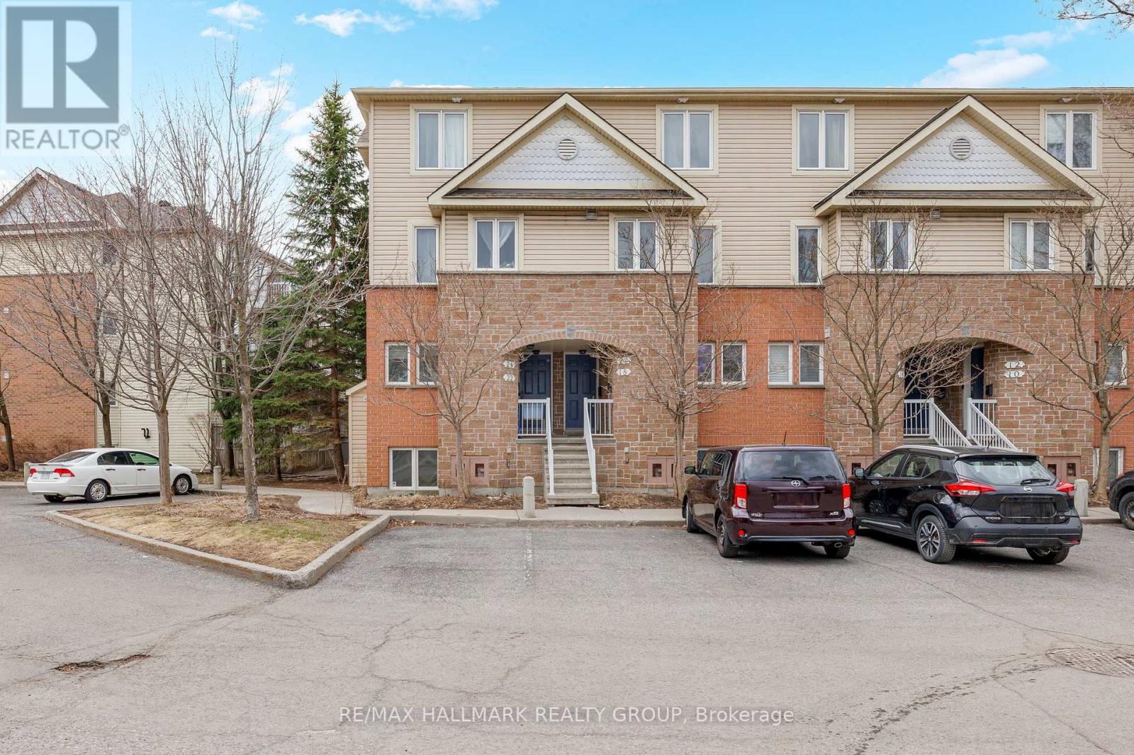 Property at 22 STRATHAVEN PRIVATE image 1