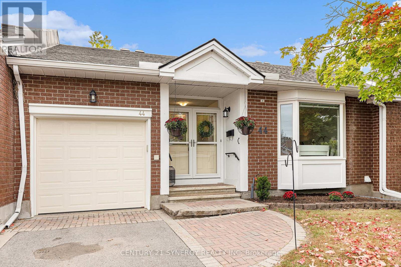 Property at 44 INNESBROOK COURT image 2