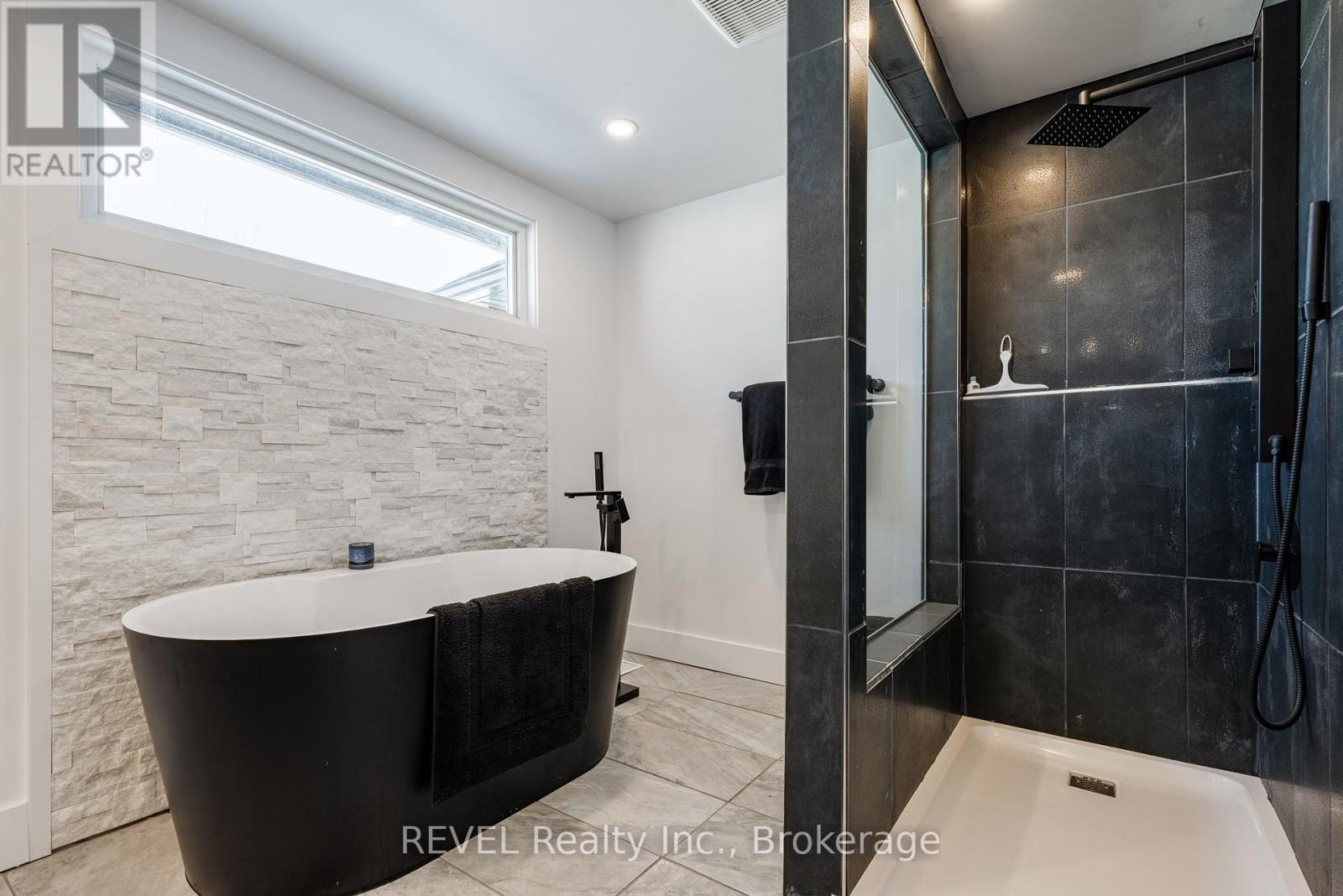 80 Lighthouse Drive Drive, Haldimand, Ontario  N1A 2W6 - Photo 16 - X12086583