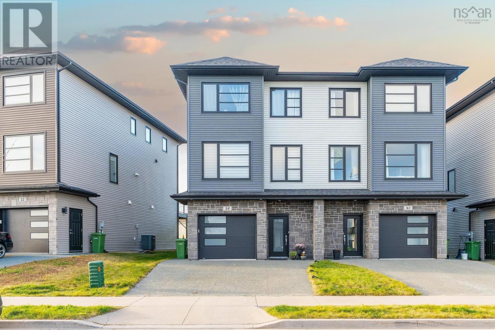 Property at 38 Grenoble Court image 2