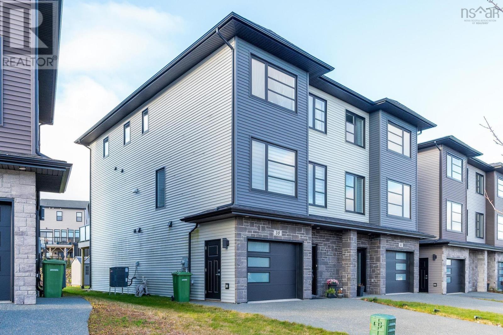 Property at 38 Grenoble Court image 3