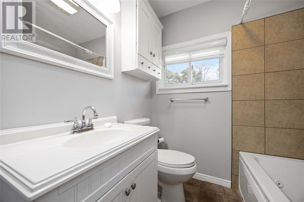 861 Retlaw Drive, Sarnia, Ontario  N7V 2W9 - Photo 20 - 25010139