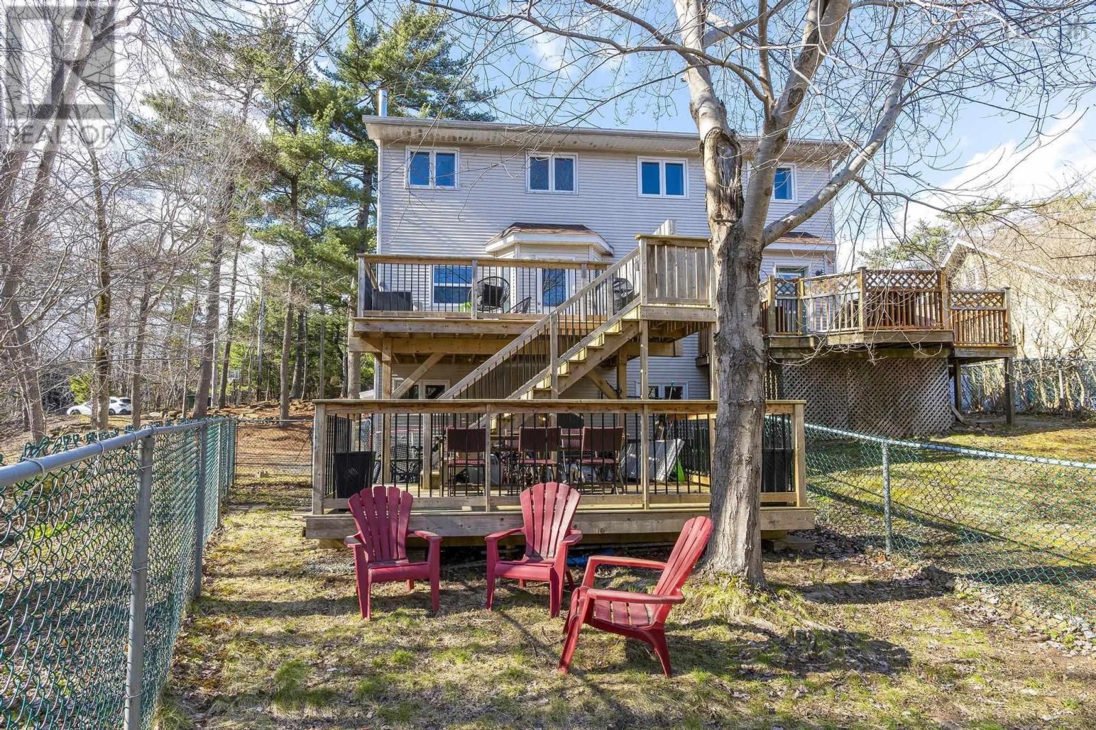 Property at 400 Crown Drive image 3