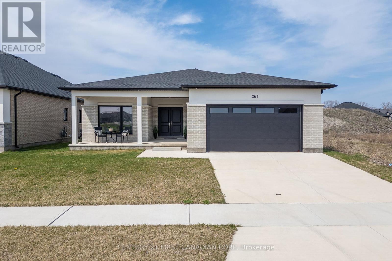 261 Stathis Boulevard, Sarnia, Ontario  N5S 0A8 - Photo 1 - X12102695
