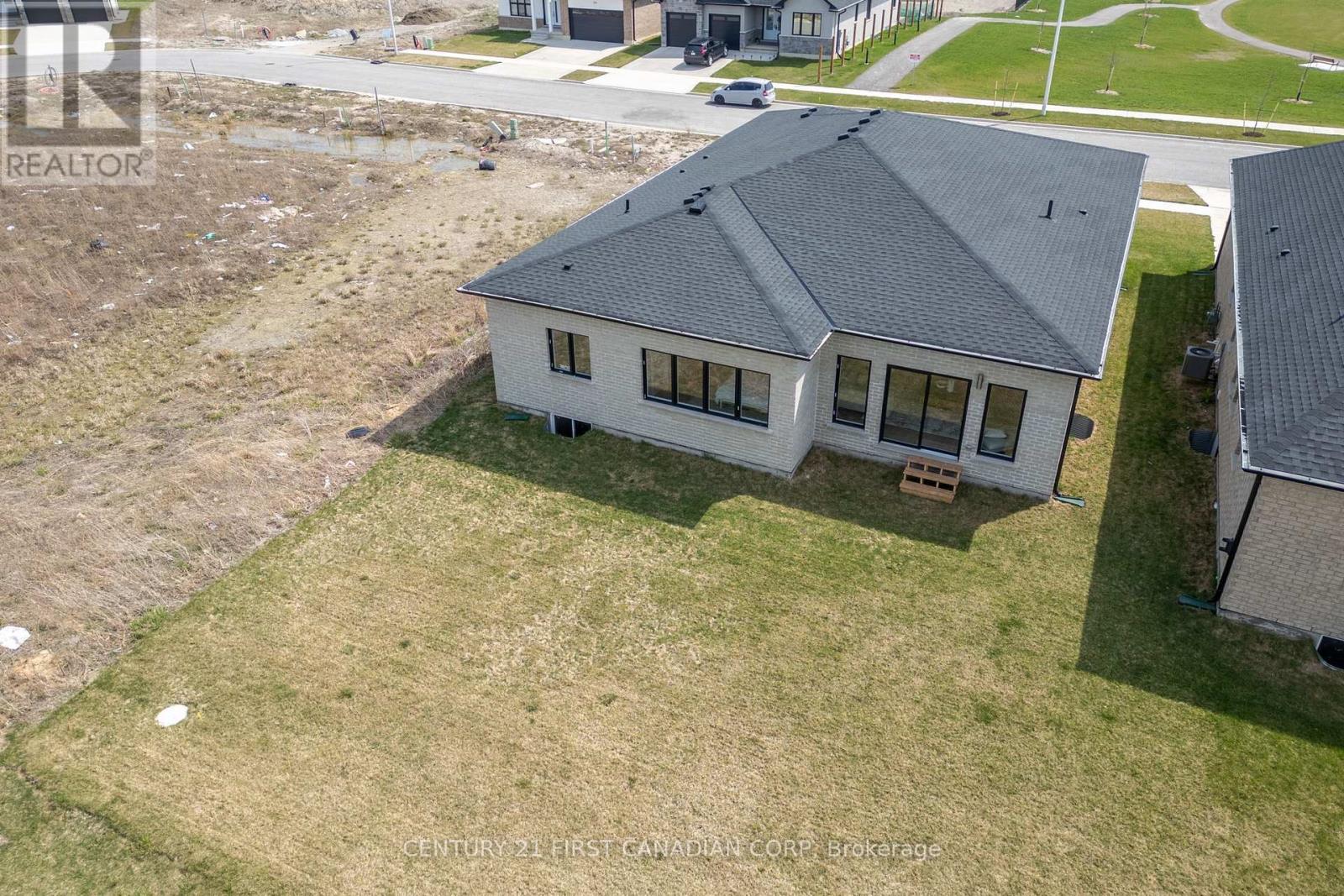 261 Stathis Boulevard, Sarnia, Ontario  N5S 0A8 - Photo 8 - X12102695