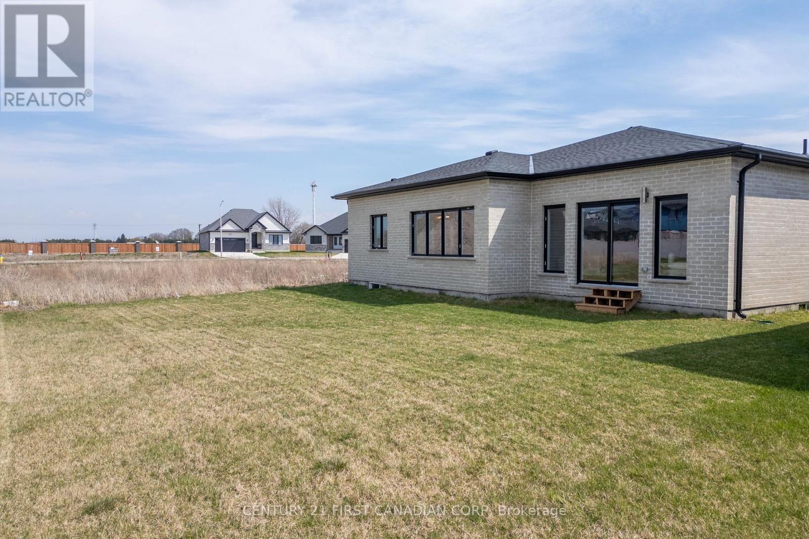 261 Stathis Boulevard, Sarnia, Ontario  N5S 0A8 - Photo 9 - X12102695