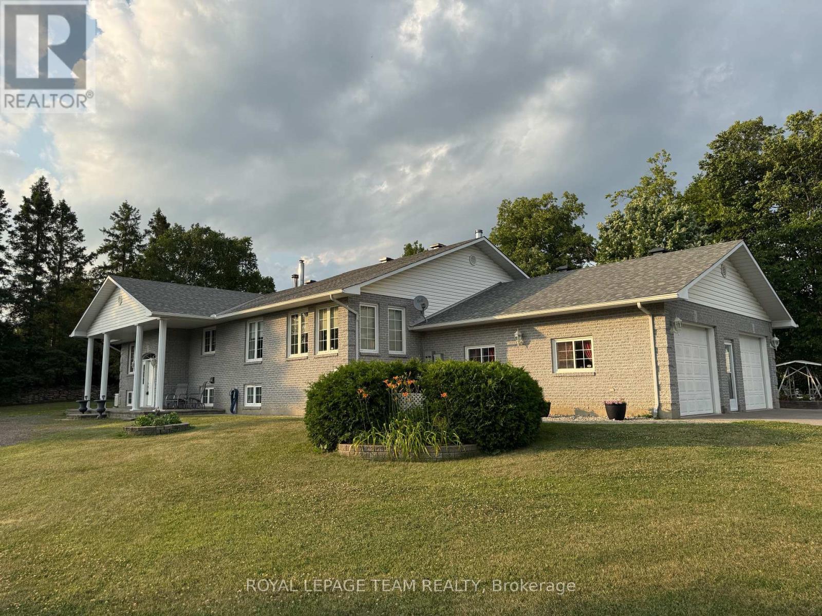 1961 Manotick Station Road, Ottawa, Ontario  K0A 2W0 - Photo 1 - X12095597
