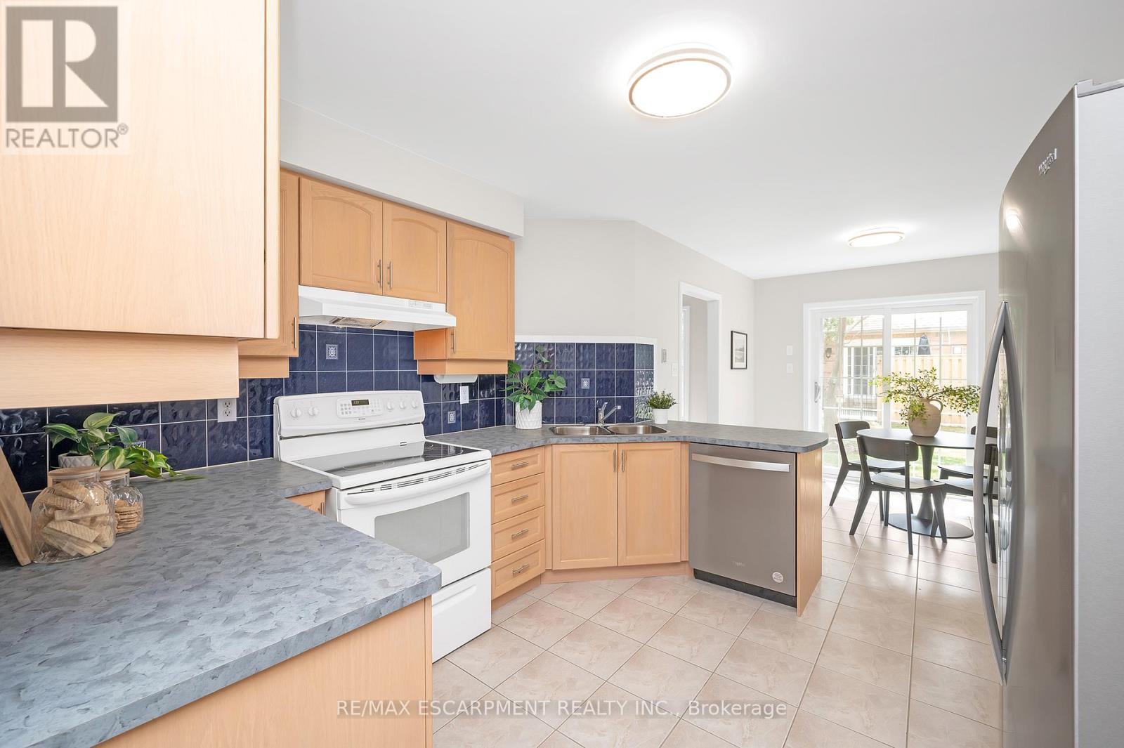 10 - 4275 Millcroft Park Drive, Burlington (Rose), Ontario  L7M 4L9 - Photo 11 - W12103424
