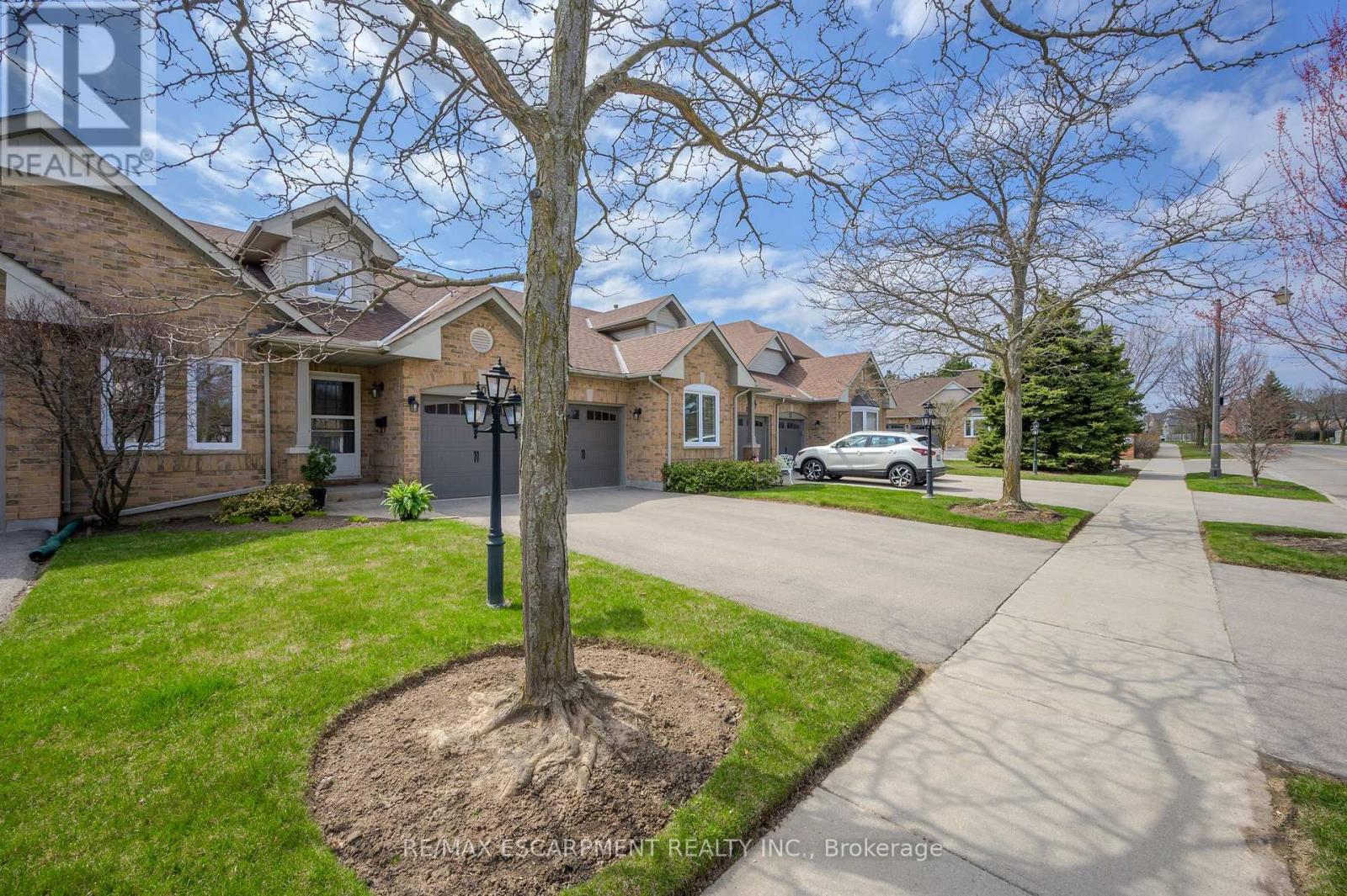 10 - 4275 Millcroft Park Drive, Burlington (Rose), Ontario  L7M 4L9 - Photo 3 - W12103424
