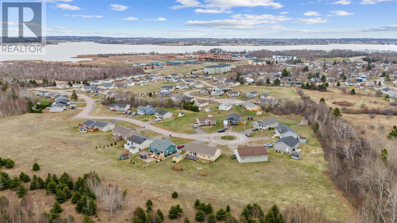 Property at 20 Tide View Court image 2