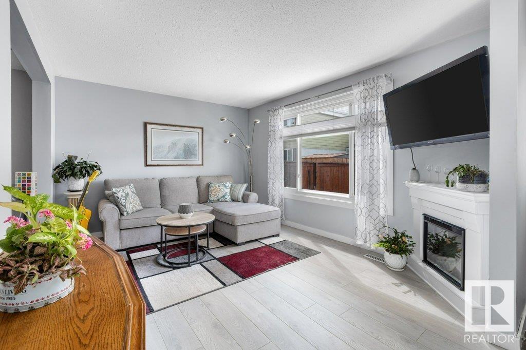 Property at 160 PRIMROSE GARDENS GD NW image 2