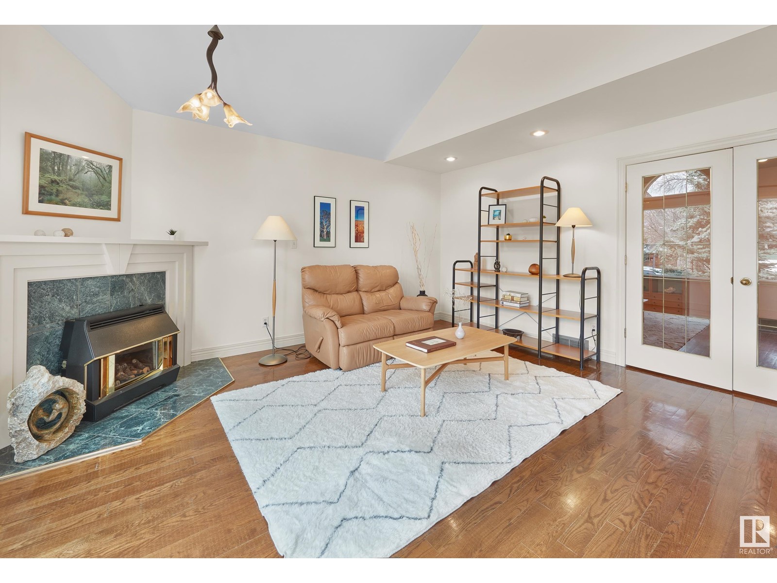 Property at 10945 UNIVERSITY AV NW image 2