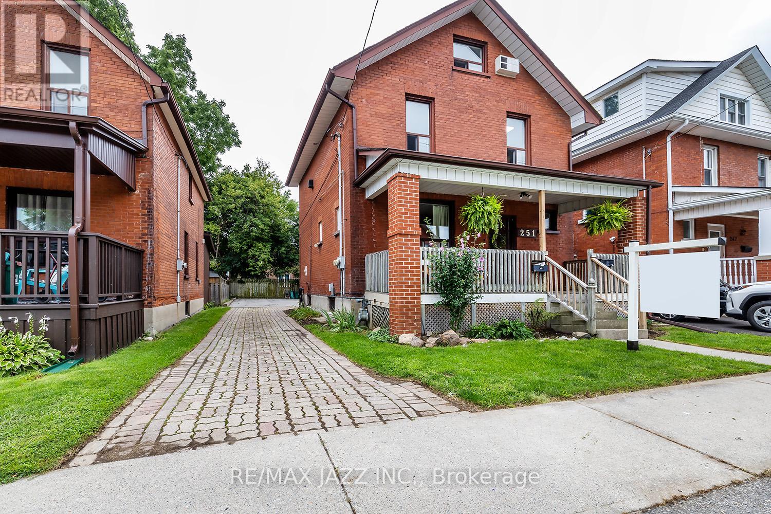 251 ARTHUR STREET, Oshawa, Ontario