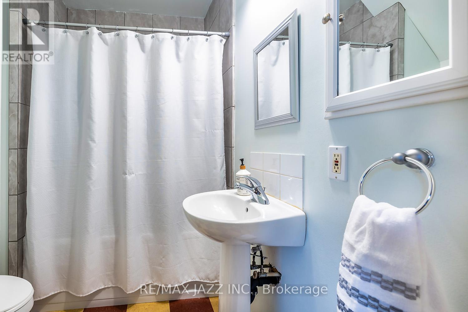 251 Arthur Street, Oshawa, Ontario  L1H 1N5 - Photo 12 - E12103531