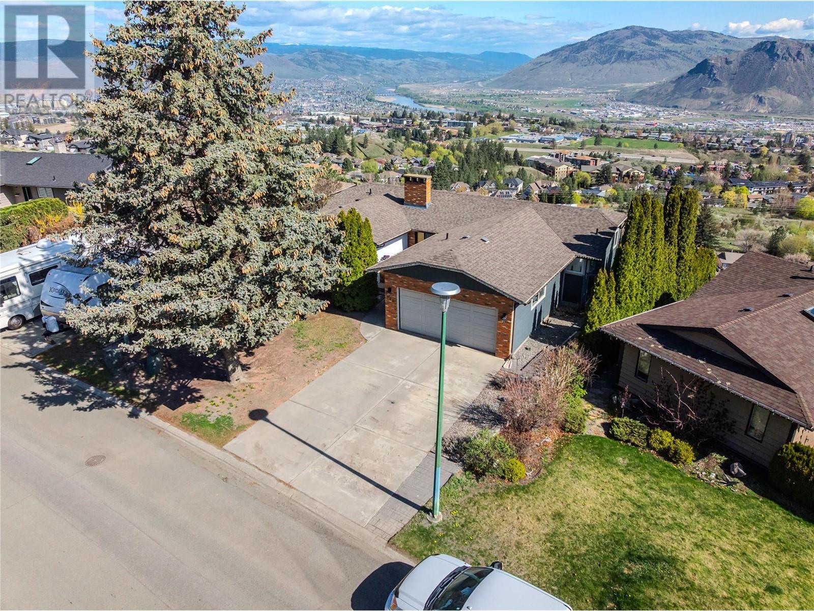 Property at 396 Gleneagles Drive image 3