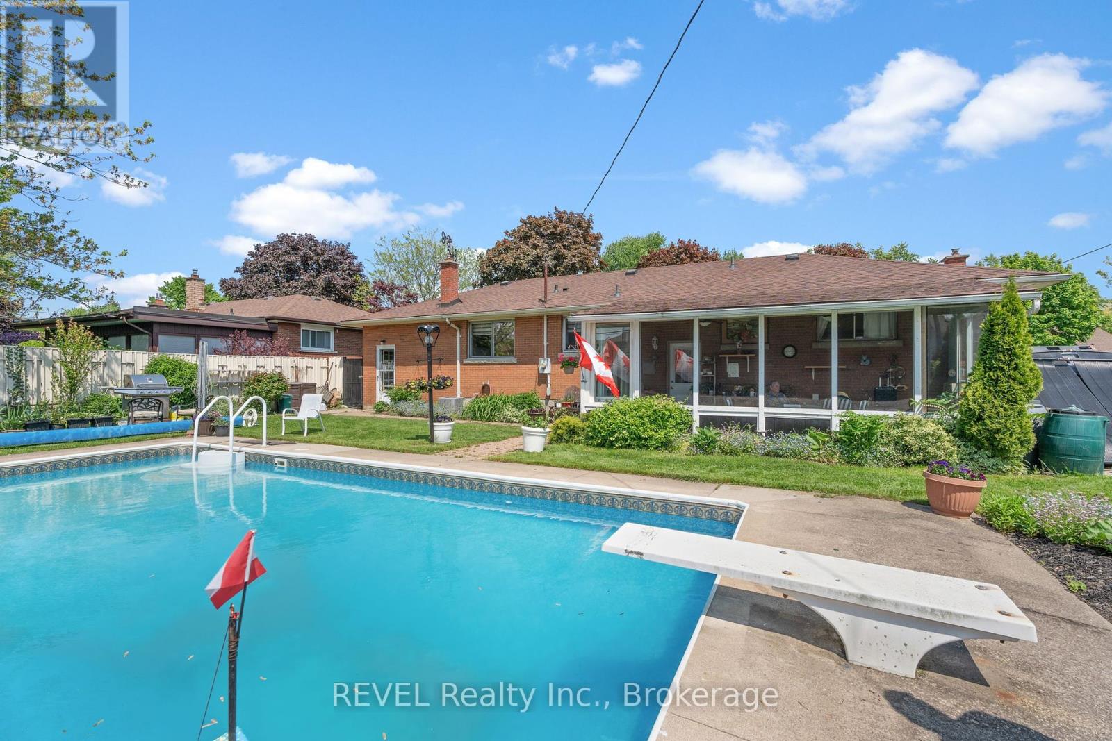 21 Westmount Crescent, Welland (Prince Charles), Ontario  L3C 2S5 - Photo 7 - X12103527