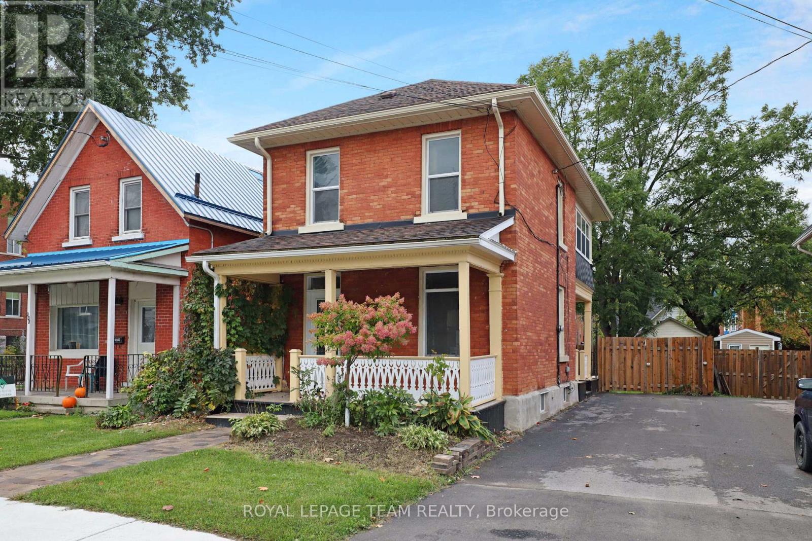 Property at 190 LOCHIEL STREET S image 3