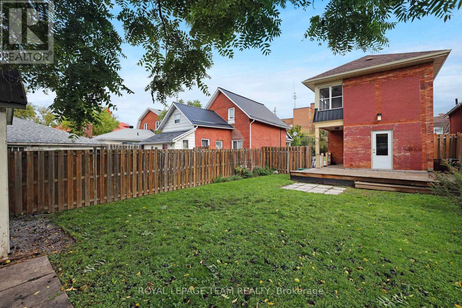 Property at 190 LOCHIEL STREET S image 5