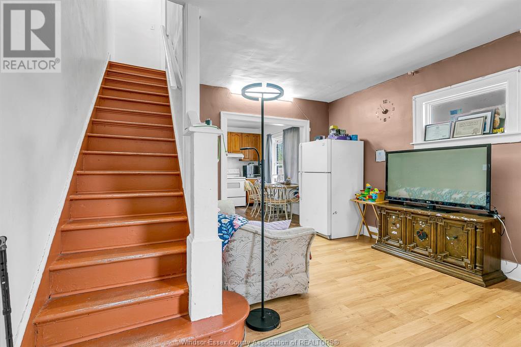 Property at 3174-76 PETER image 4