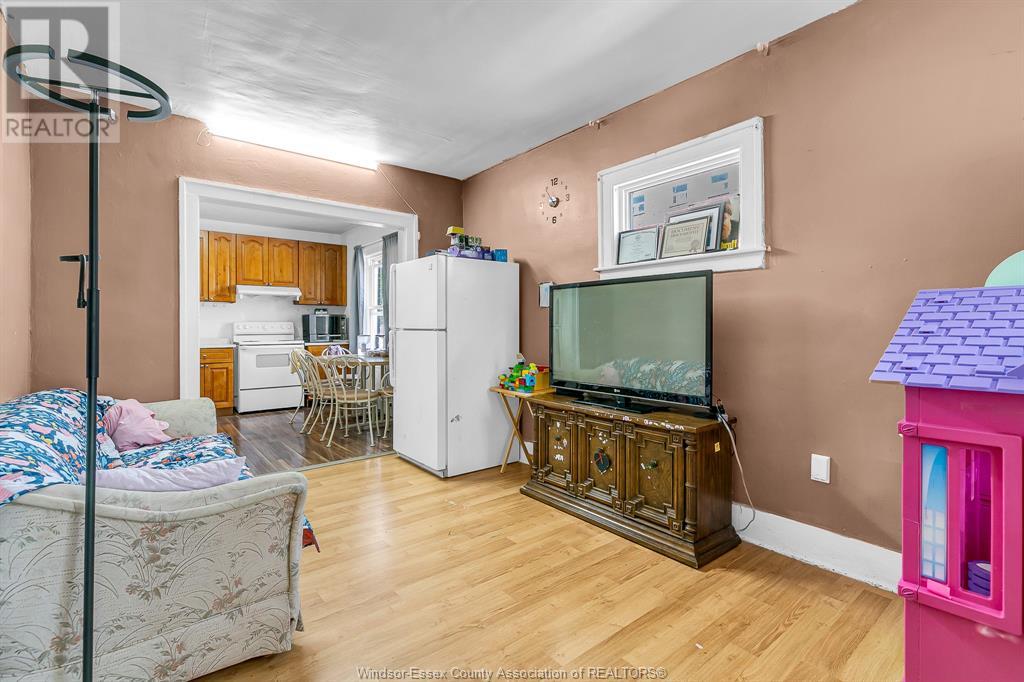 Property at 3174-76 PETER image 5