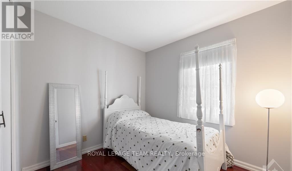 25 Saginaw Crescent, Ottawa, Ontario  K2E 6Y8 - Photo 16 - X12103485