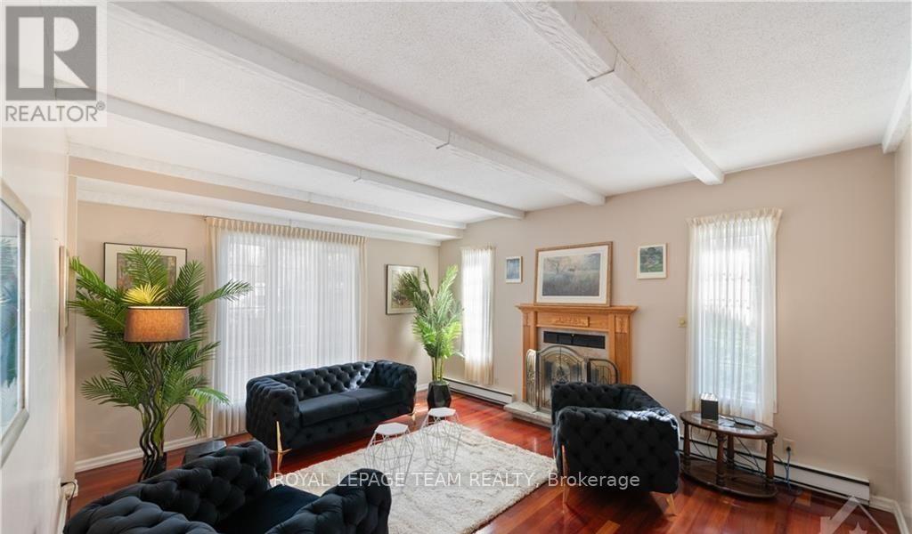 Property at 25 SAGINAW CRESCENT image 5