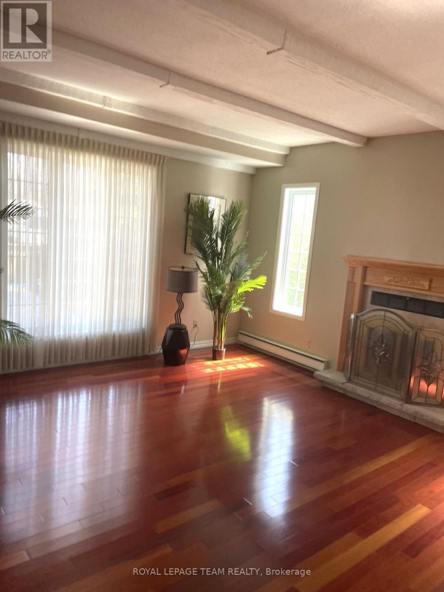 25 Saginaw Crescent, Ottawa, Ontario  K2E 6Y8 - Photo 6 - X12103485