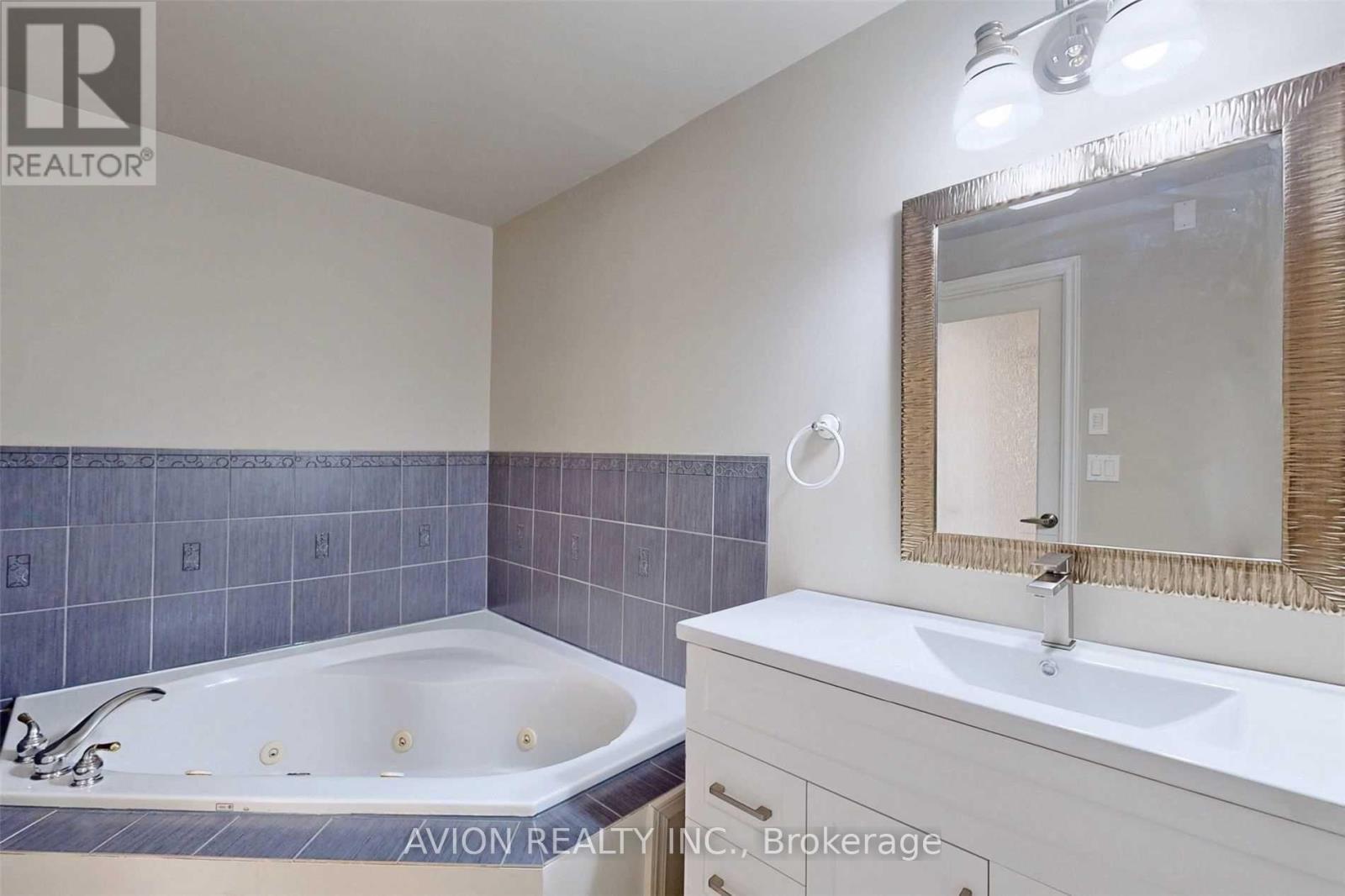 317 Irene Drive, Georgina (Keswick South), Ontario  L4P 3B2 - Photo 20 - N12100197