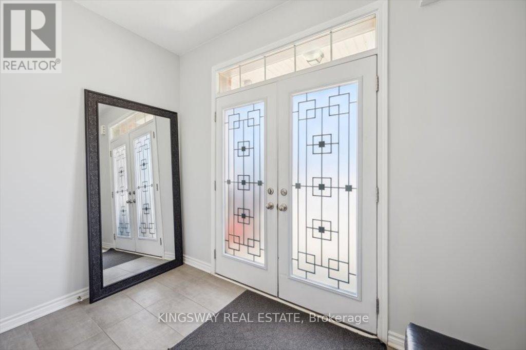 Property at 688 KENNEDY CIRCLE W image 5