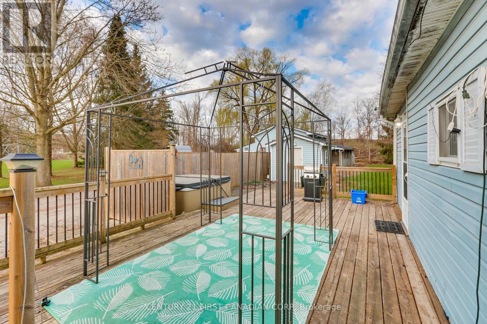 48 Travelled Road, London East, Ontario  N6M 1H2 - Photo 8 - X12103644