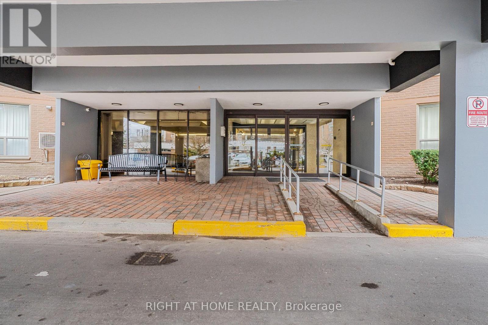 1503 - 60 Pavane Linkway, Toronto, Ontario  M3C 1A2 - Photo 30 - C12103654