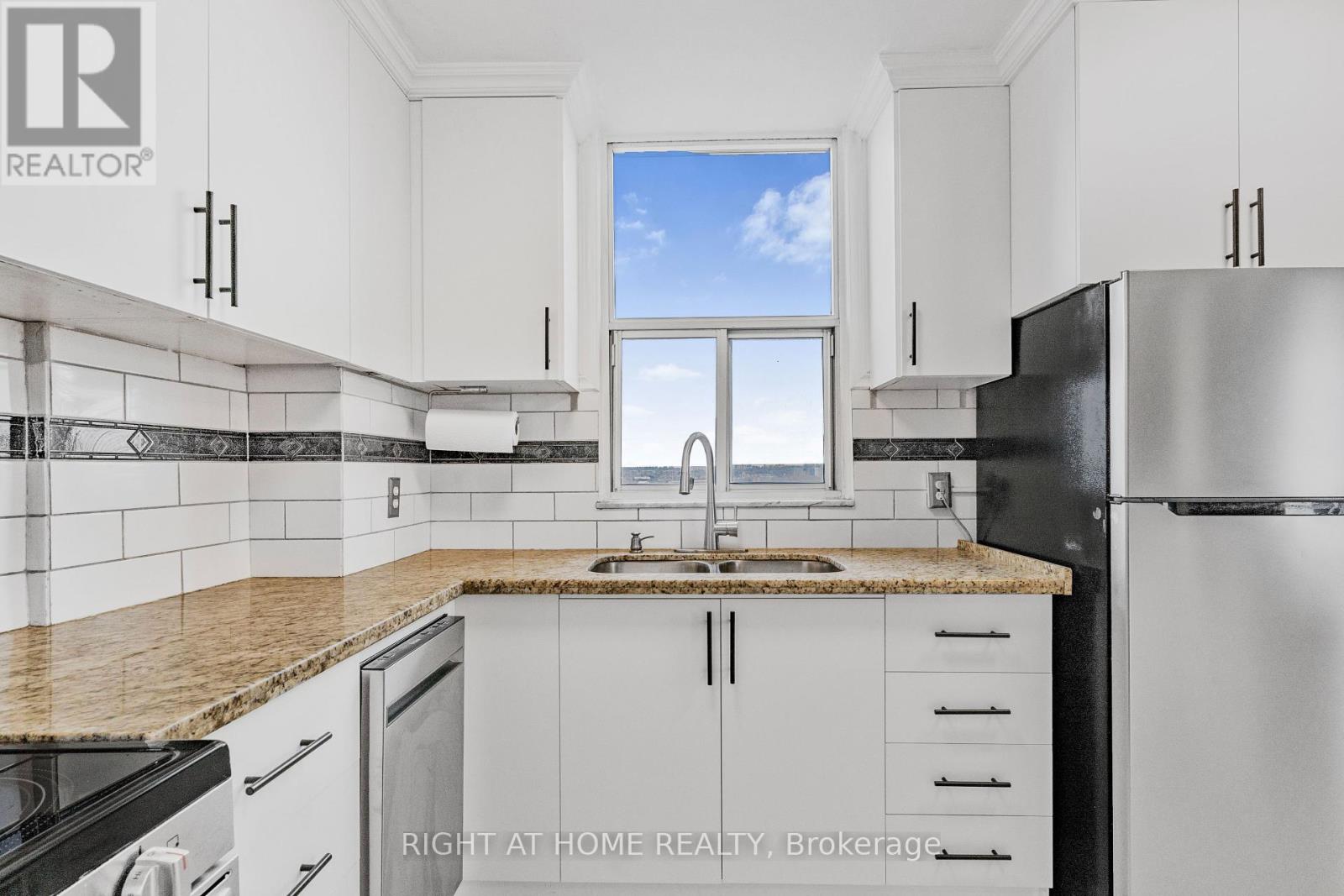 1503 - 60 Pavane Linkway, Toronto, Ontario  M3C 1A2 - Photo 5 - C12103654